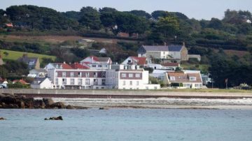 L'Eree Bay Hotel