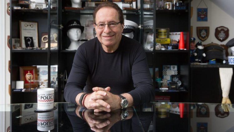 Peter James