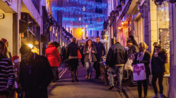 Town open on Sunday for last-minute Christmas shopping