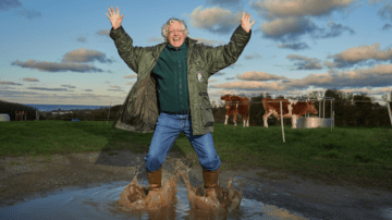 Guy Hands makes a splash and jumps in Puddles for Cancer Research!