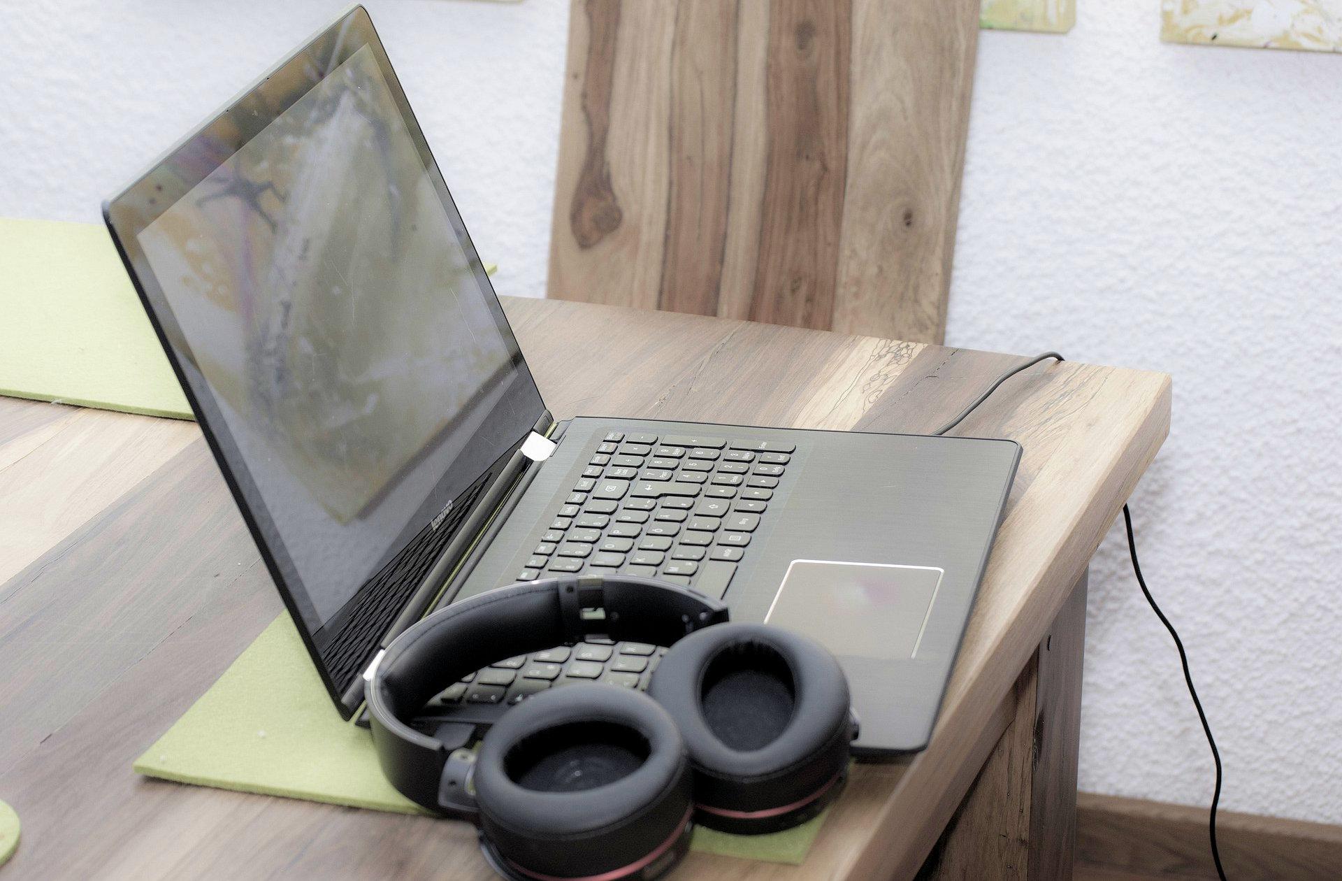 Laptop headphones