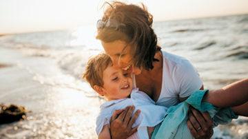 Mother child sea