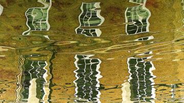 Reflection building water