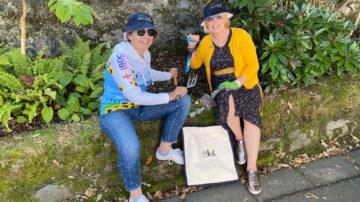 Amanda Hibbs (left) and Linda Armstead both from Only Fools and Donkeys