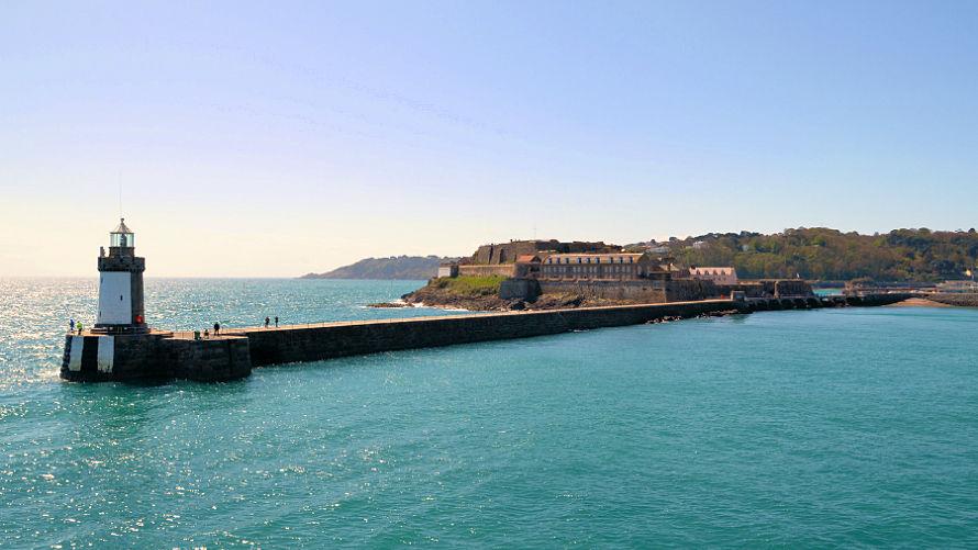 Guernsey harbour lighthouse