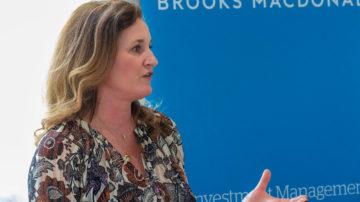 Jayne Warren speaks at Safer event