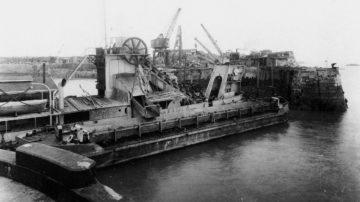 Dutch bucket dredger, Karang, prepares ground for Coffer dam No 2. 1930