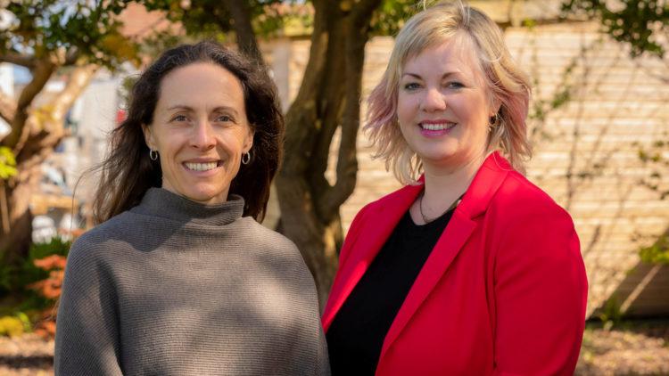 Danielle Bennett (left) & Diane de Garis (right)