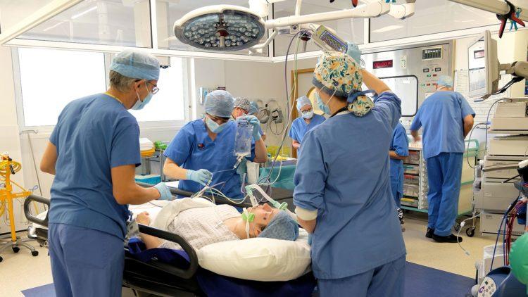 MSG surgeons in theatre preparing for surgery