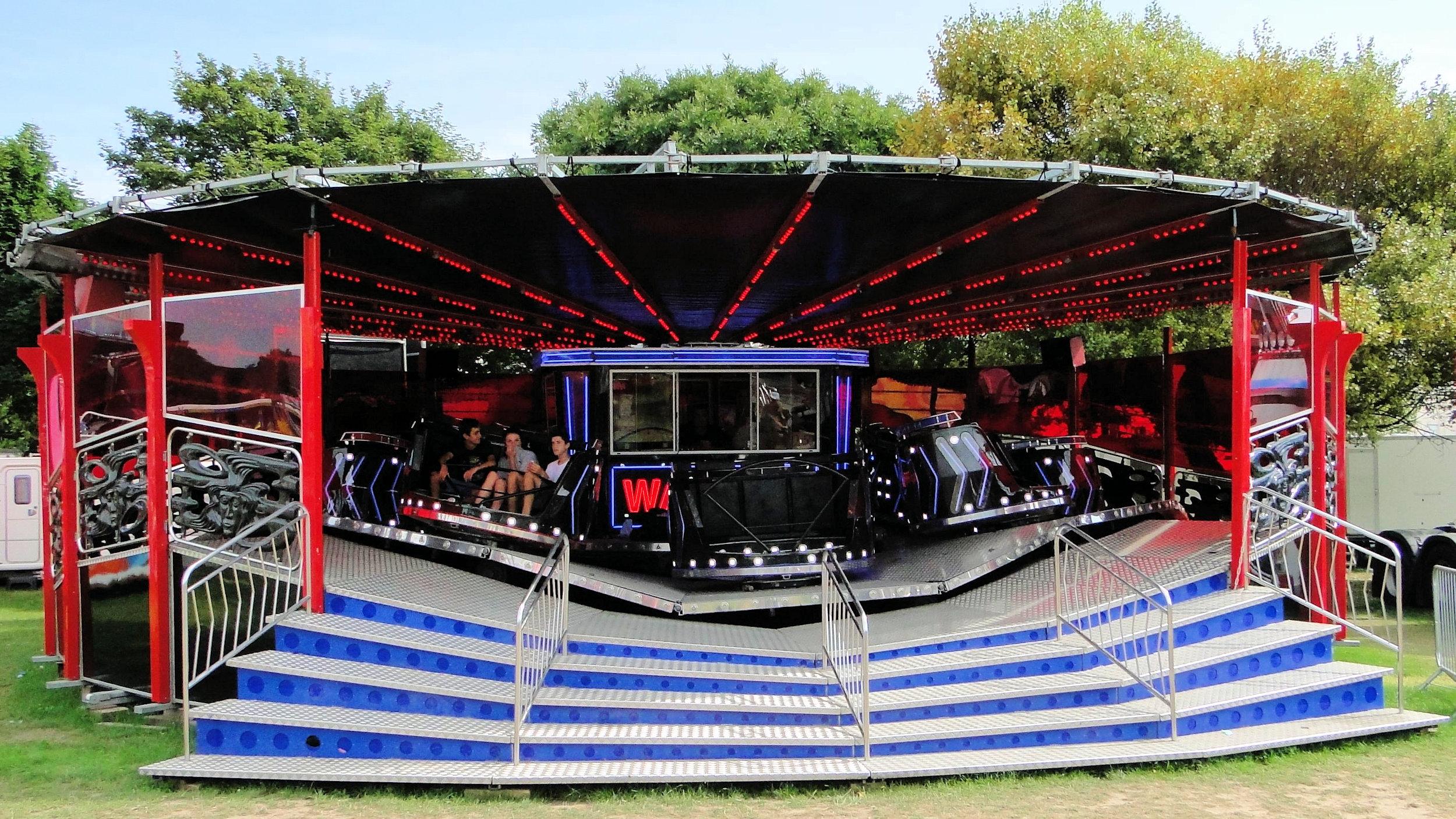 Battle of Flowers funfair waltzer