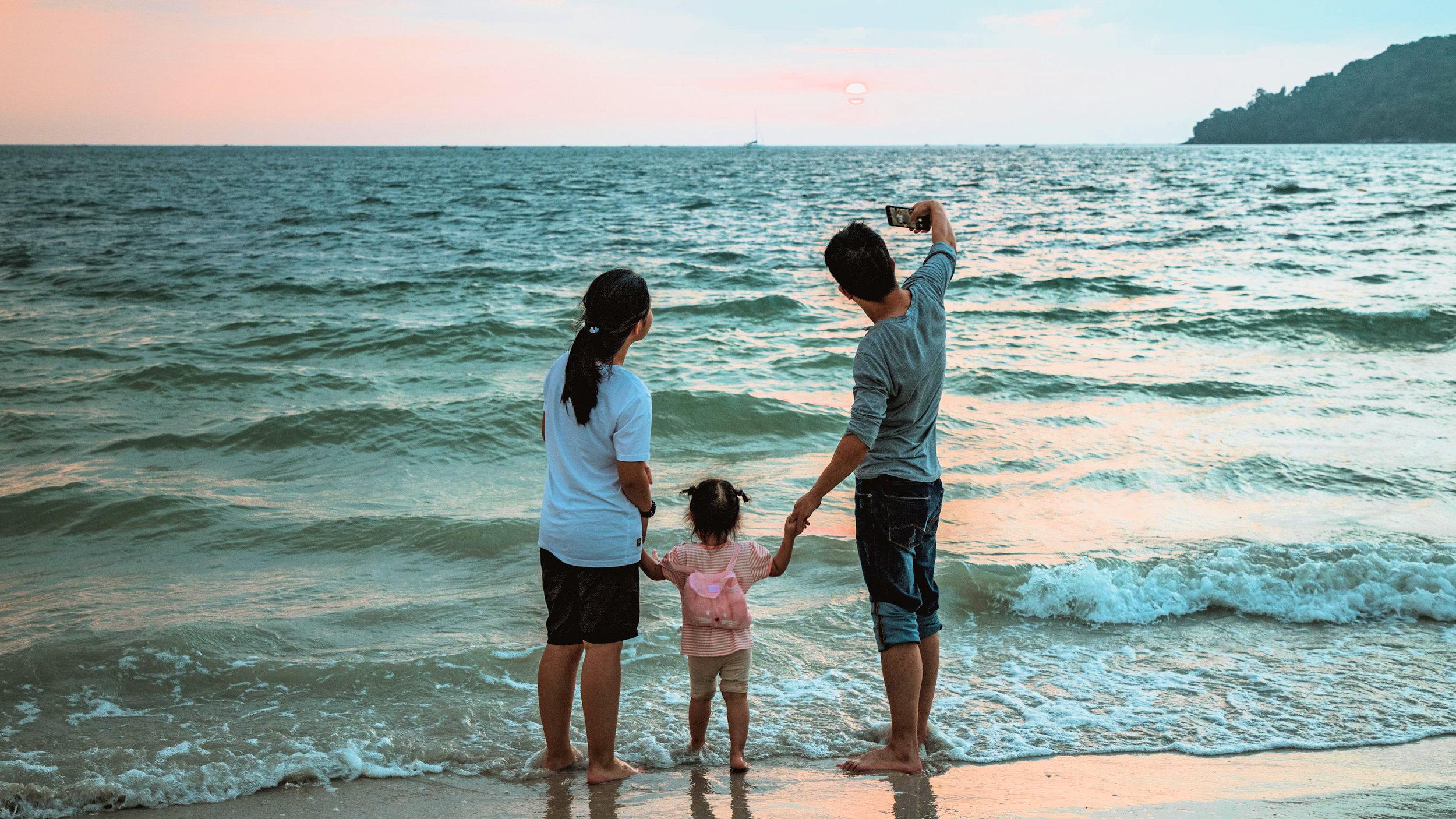 Selfie beach sea family