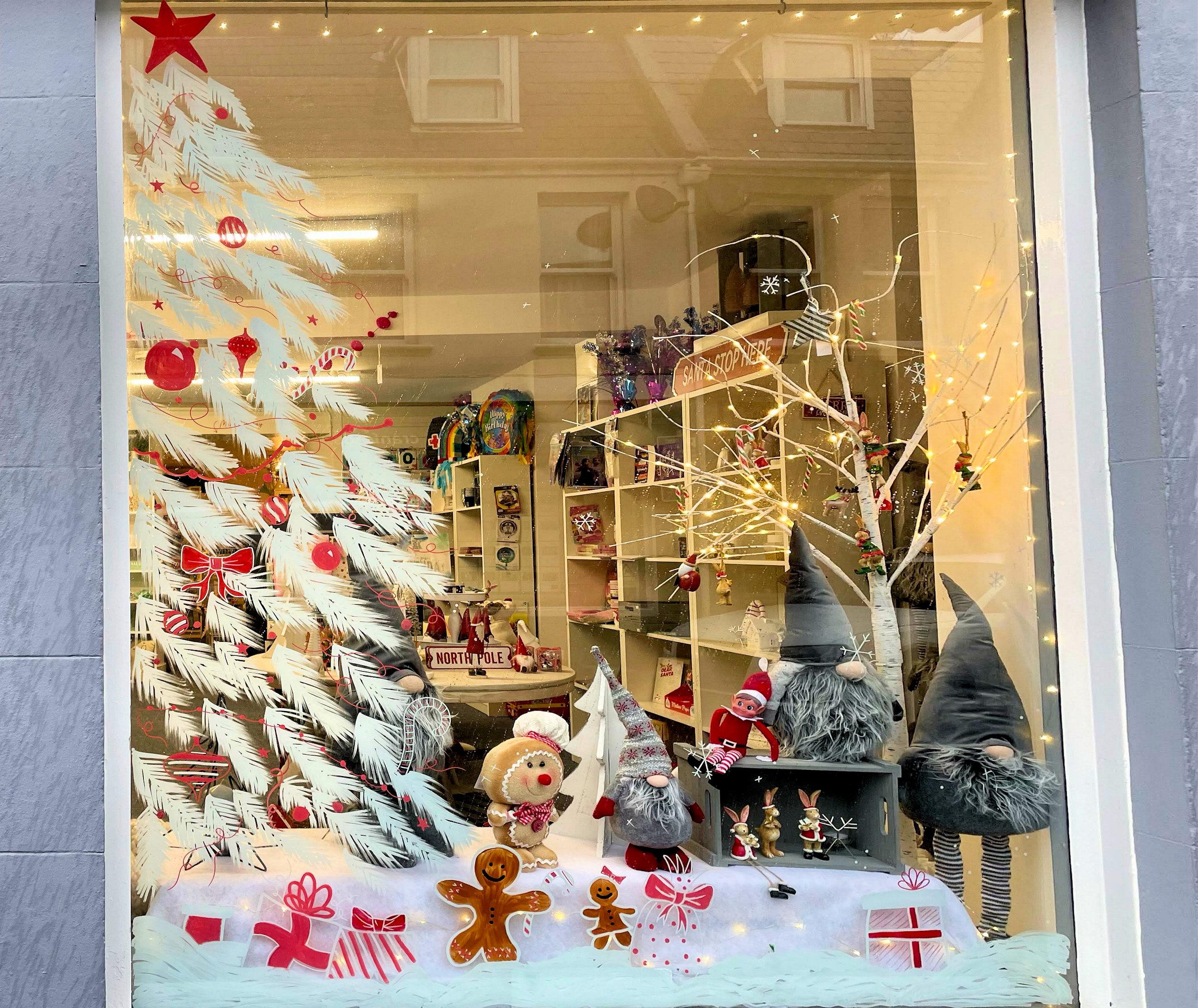 2022-12-22 Sprinkle of Magic & MYSA winner of the out of Town Christmas window competition 2022