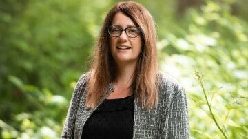 Dr Lesley Dickie