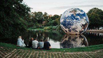 Over 31 thousand visitors attend Floating Earth installation