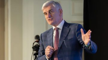 IoD survey reveals gaps in Guernsey Directors’ use of AI