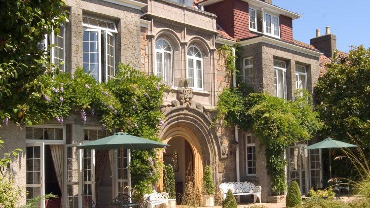 Longueville Manor amongst top ranked UK Hotels with Michelin  Key award