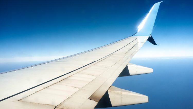 Airplane wing