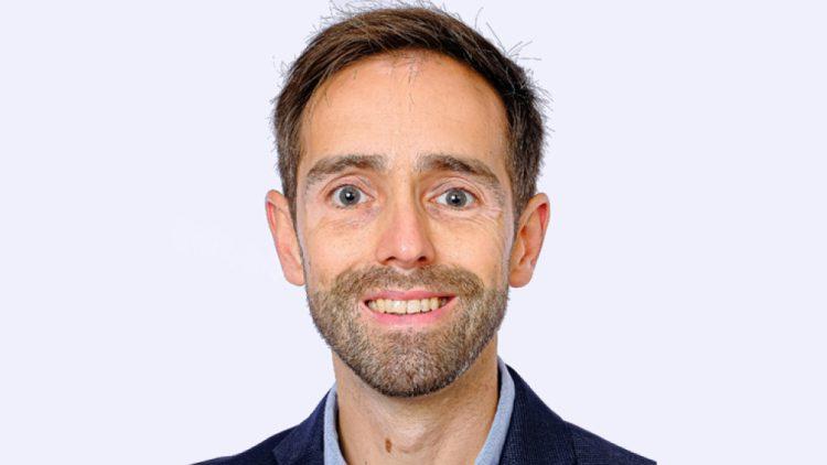 Dr Simon Sebire