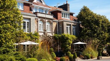 Longueville Manor receives Customer Excellence Award from British Airways Holidays