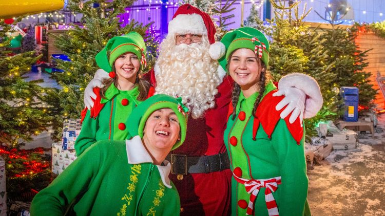 Aurigny sprinkles Christmas joy with flight to Santa’s workshop