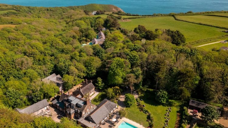 Sark hotel included in global boat-only destination dining list