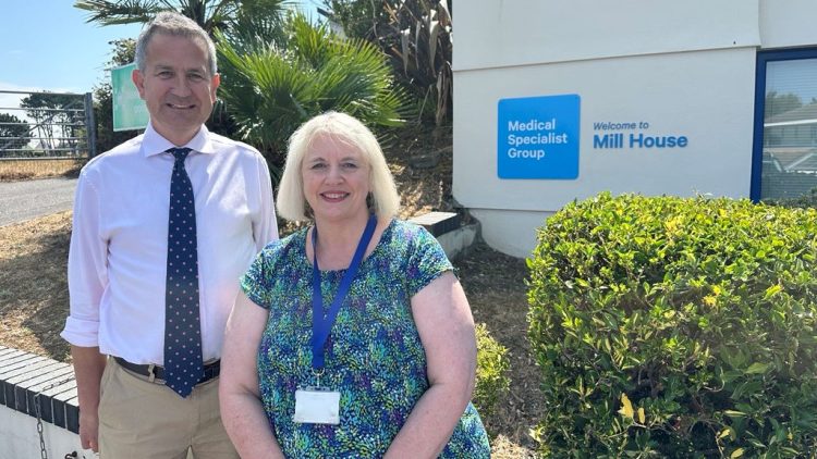 Personal assistant marks 30 years with Medical Specialist Group
