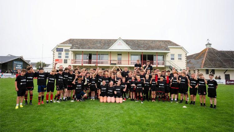 Rugby star leads coaching session for young players in Jersey